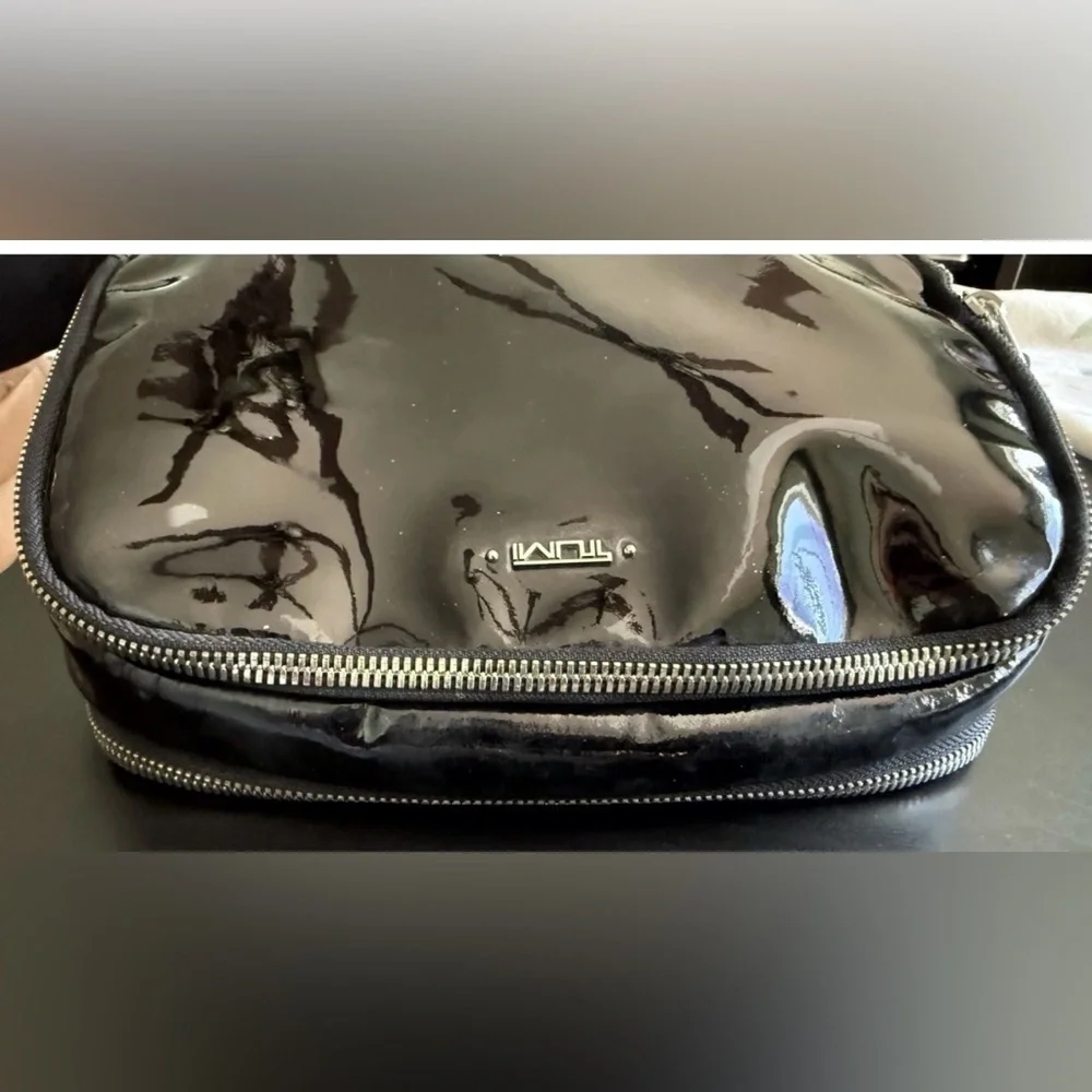 Tumi Cosmetic Travel Toiletries Pouch Case Patent leather